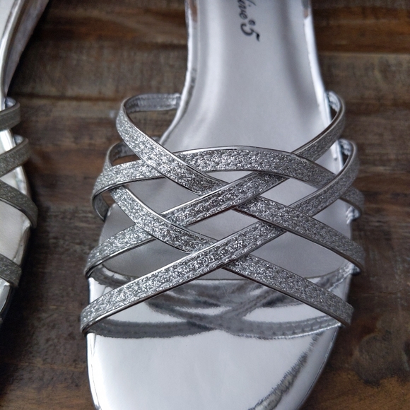 FINAL SALE 🆕🌿SHINY DANCE GLITTER SANDALS🌿 - Picture 6 of 9